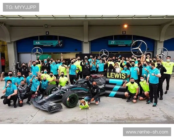 F1赛季最新动态：梅赛德斯引擎升级助力汉密尔顿冲击冠军