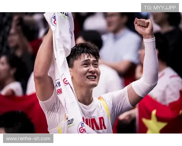 中国男篮奋力拼搏不敌美国队，世界杯八强梦碎，球迷盼更好表现